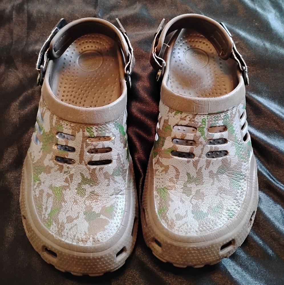 Green and Brown Sandals with Soft Fabric and Slip-On Design